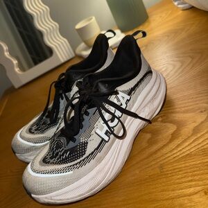 Hoka Skyflow, like new